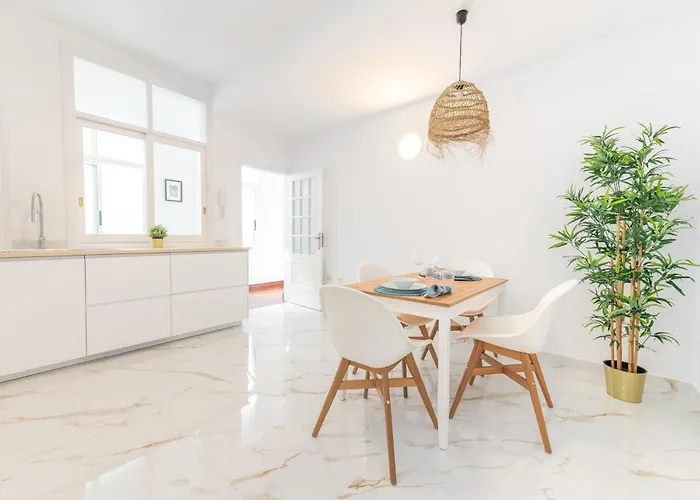 Marhaba La Laguna, En Centro Historico De